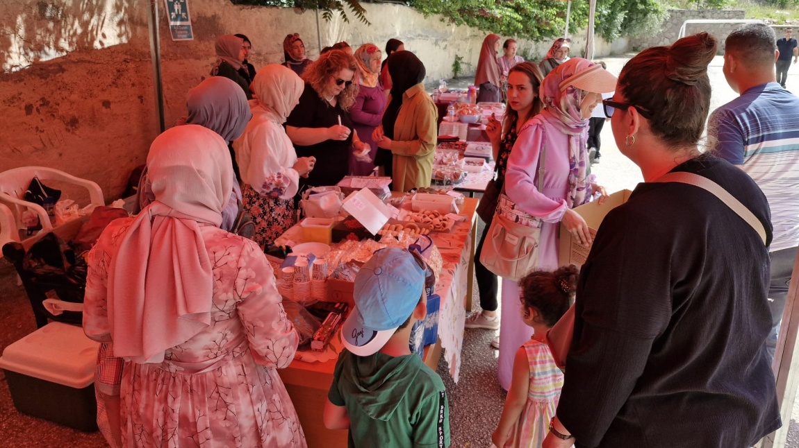 OKULUMUZDA KERMES VE BAHAR ŞENLİĞİ HEYECANI